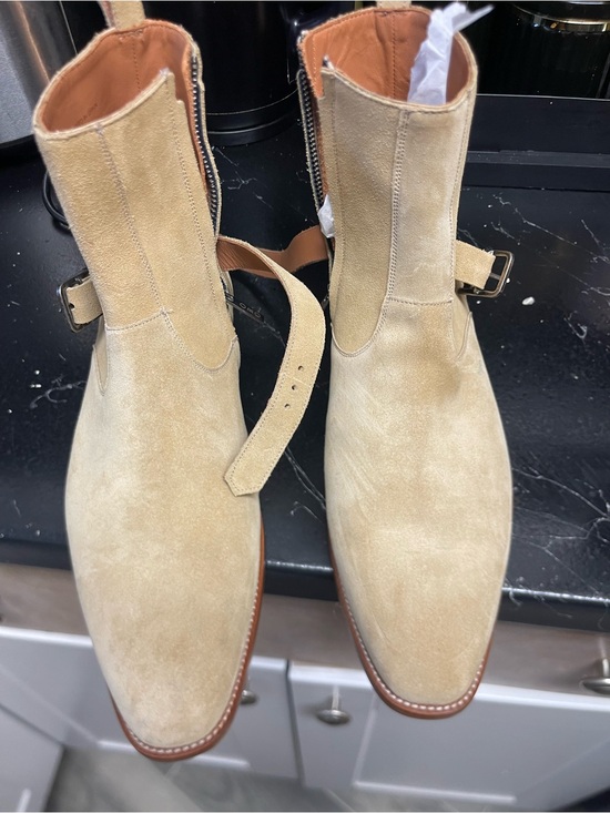 Men\'s Beige Suede Chukka Boots with Red Sole main image 7